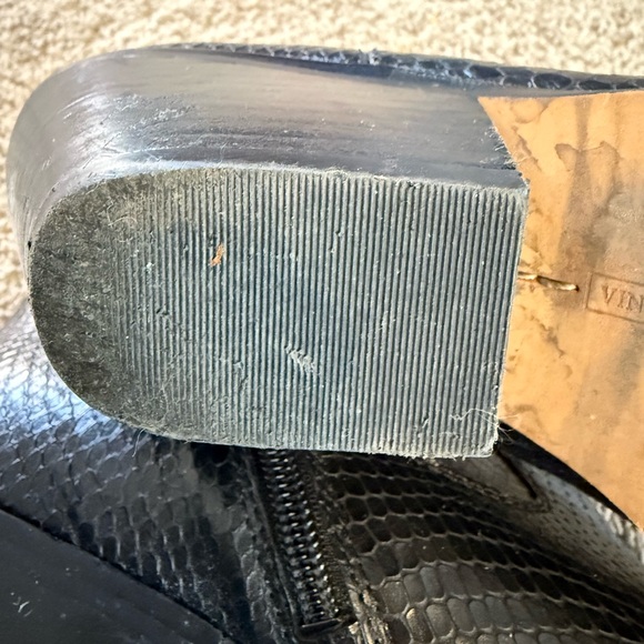 👢Vince Camuto Snake Embossed Pointed Toe Bootie - Size 8.5 - Picture 9 of 12